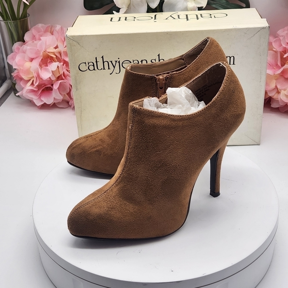 Cathy Jean Brown Heeled Ankle Booties Size 6.5B
